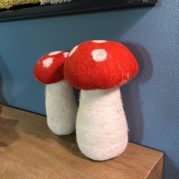 Large 🍄🍄Felted Mushrooms Set of 2 8” and 7” Tall 🍄 🍄 - Picture 4 of 8